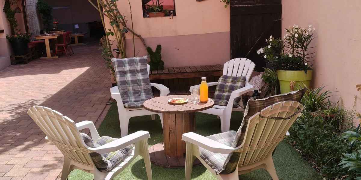 La table et le nid à Griesheim Pres Molsheim - voir plus