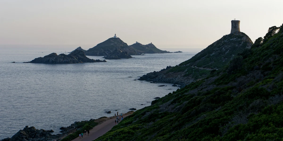 route moto Ajaccio Sanguinaires coucher soleil Corse